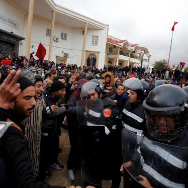 Riot police block demonstrators during a job protest after two miners died while working in a clandestine coal mine, in Jerada, Morocco, December 27, 2017. © 2017 Reuters